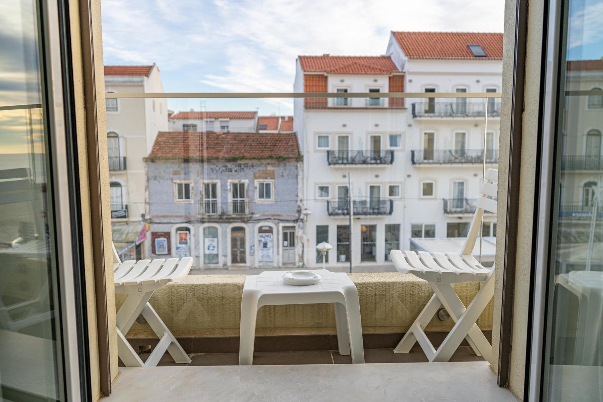 By The Sea - Nazare Bed & Breakfast Exterior foto