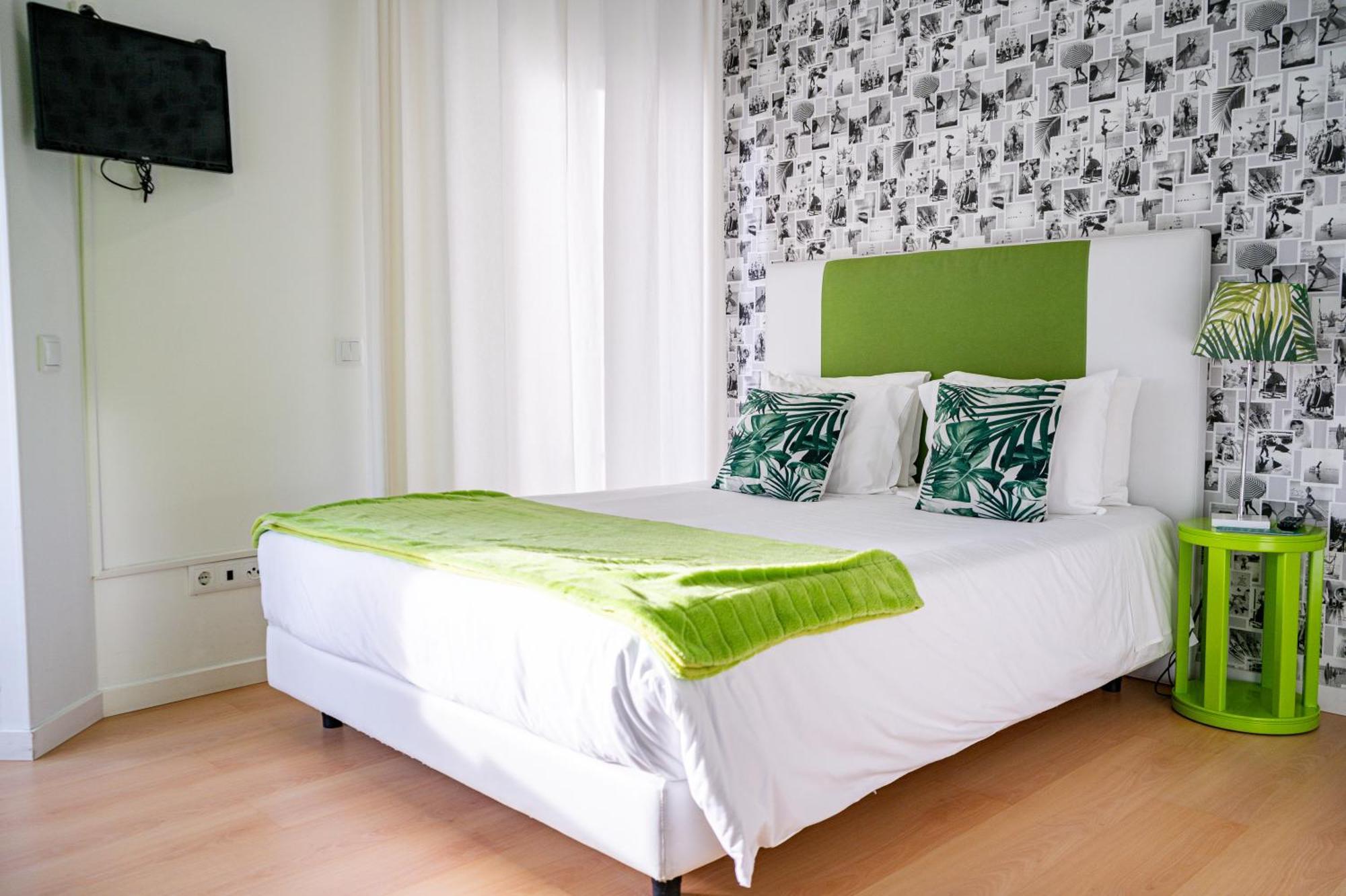 By The Sea - Nazare Bed & Breakfast Exterior foto