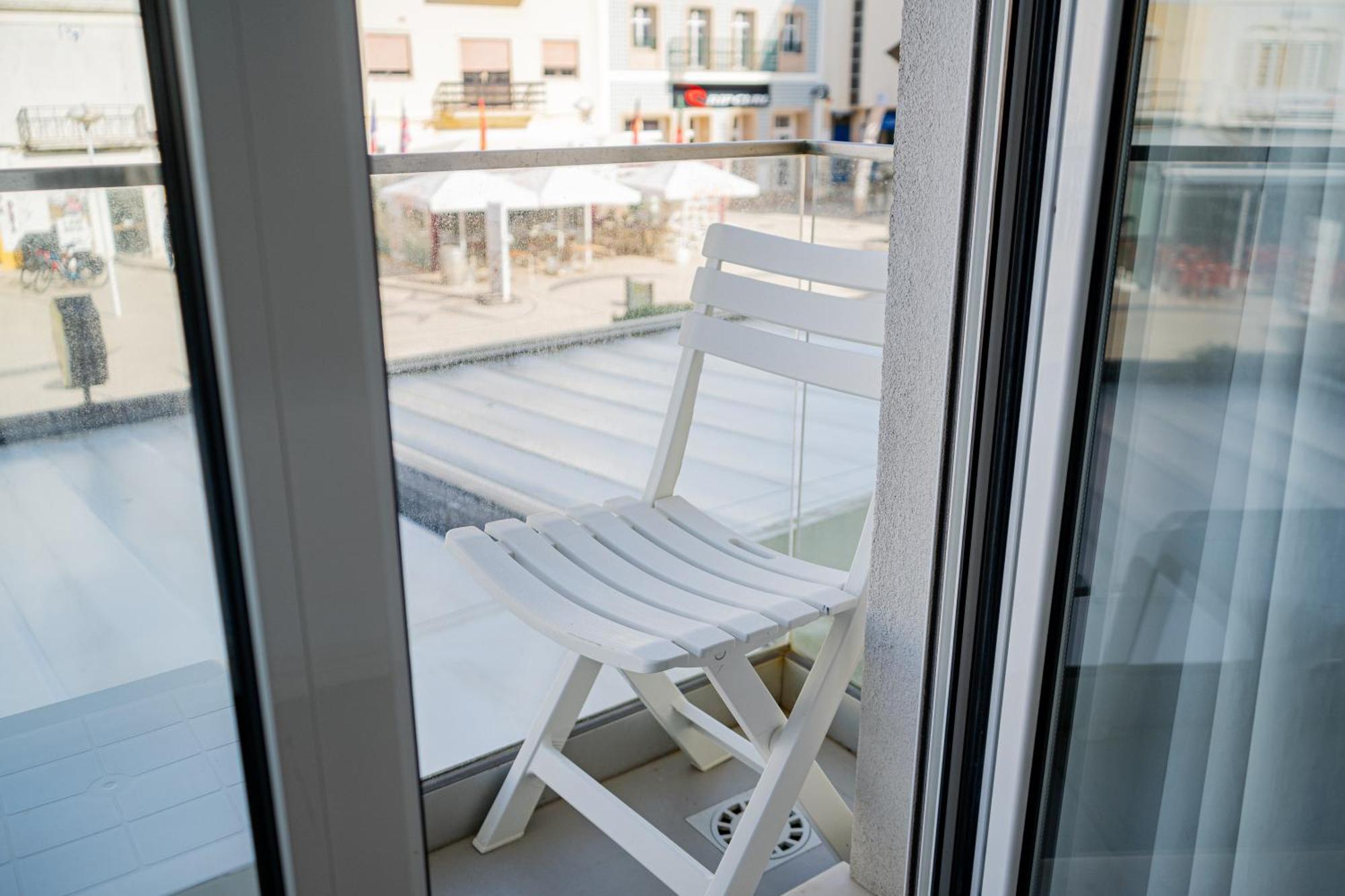 By The Sea - Nazare Bed & Breakfast Exterior foto