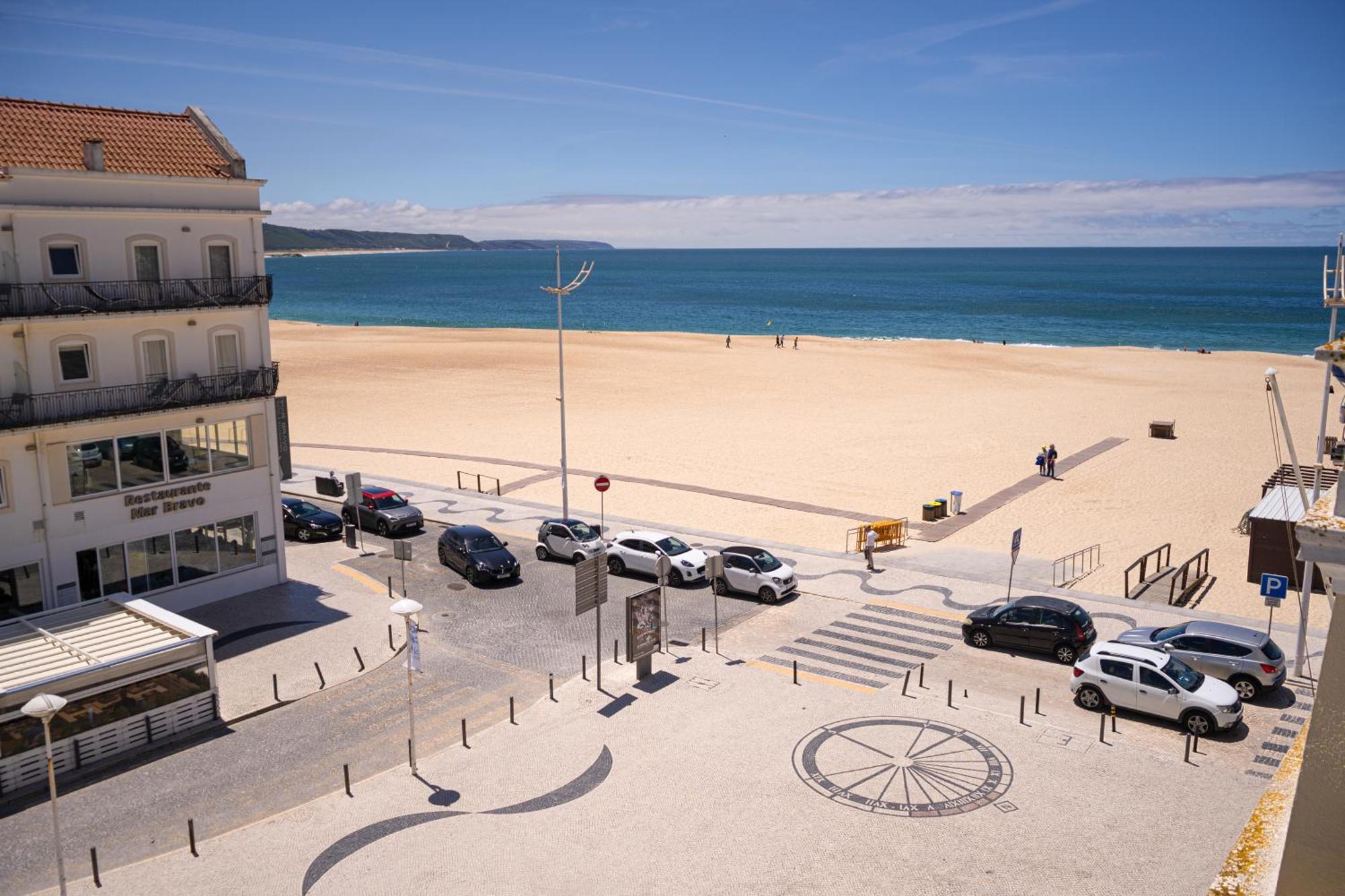 By The Sea - Nazare Bed & Breakfast Exterior foto